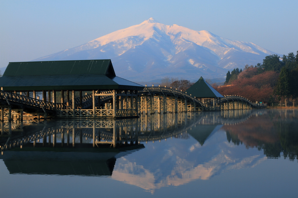 岩木山と鶴の舞橋2014