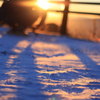 朝日に舞う、雪