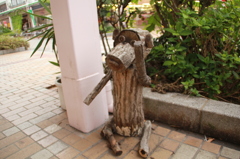よっ