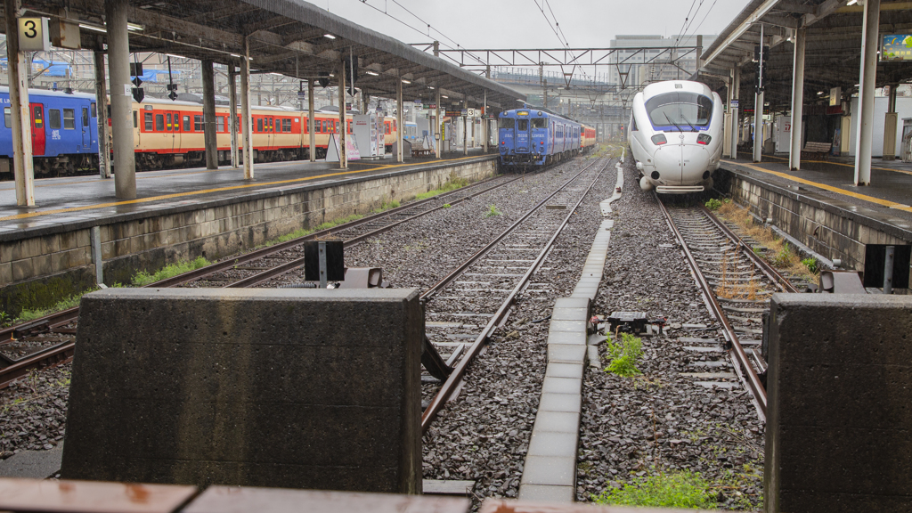 国鉄色列車が通ります　まもなく移転　始発・終着駅長崎