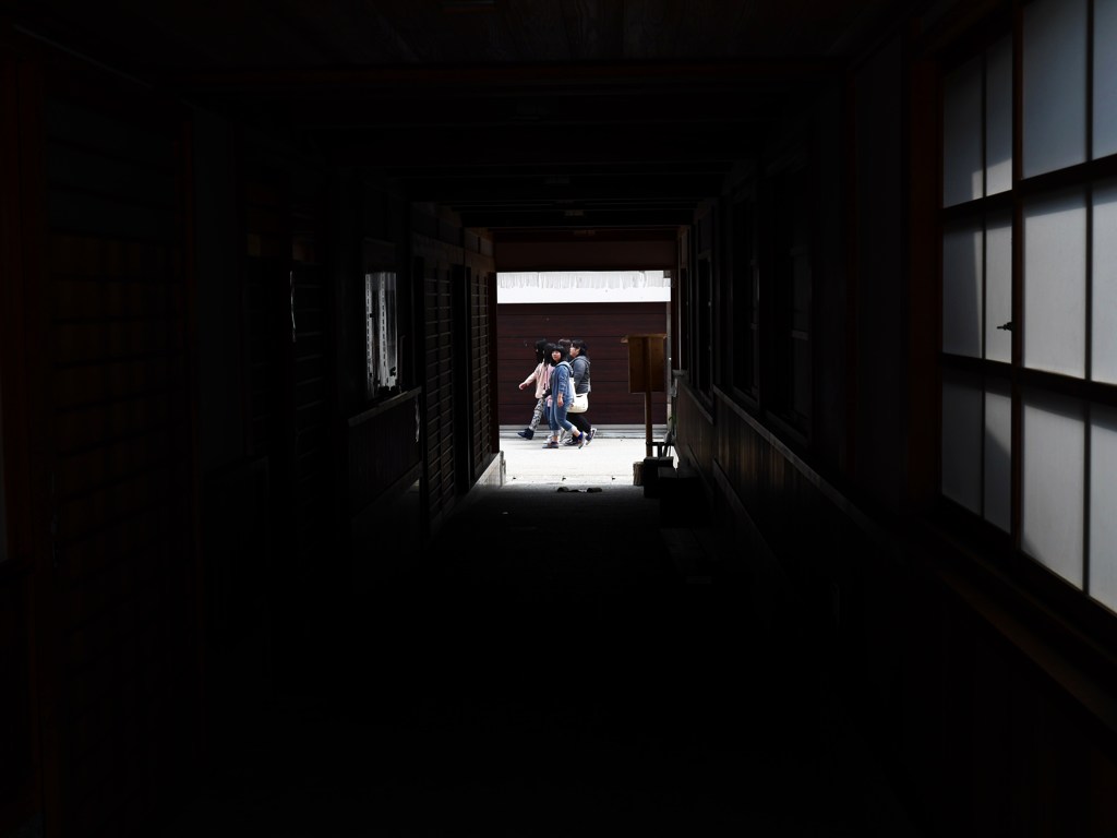 束の間の視線