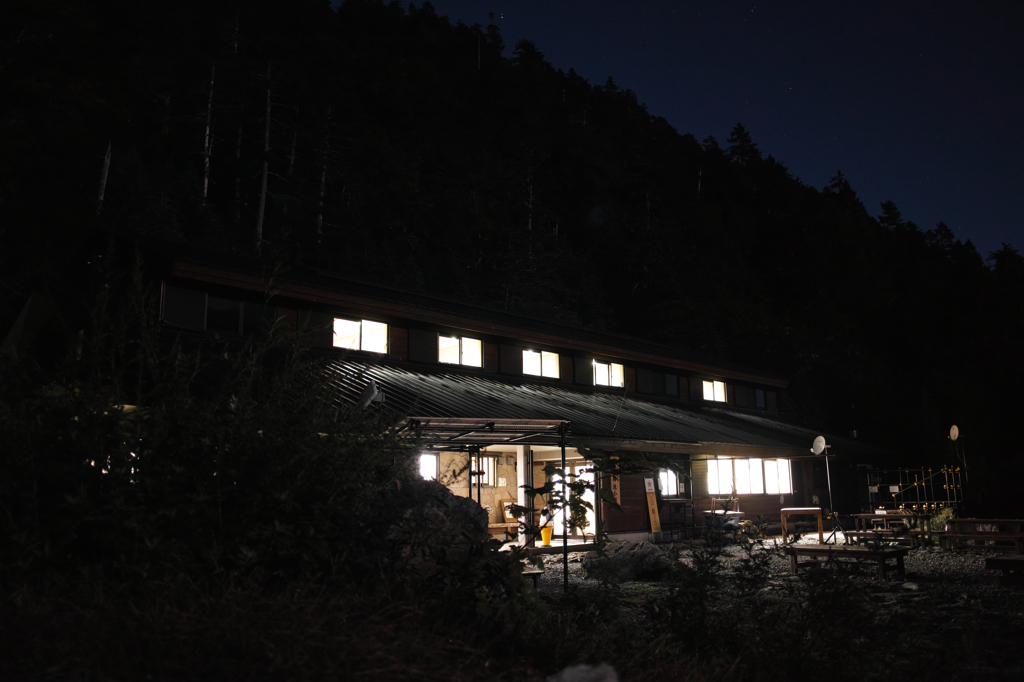 夜の白根御池小屋