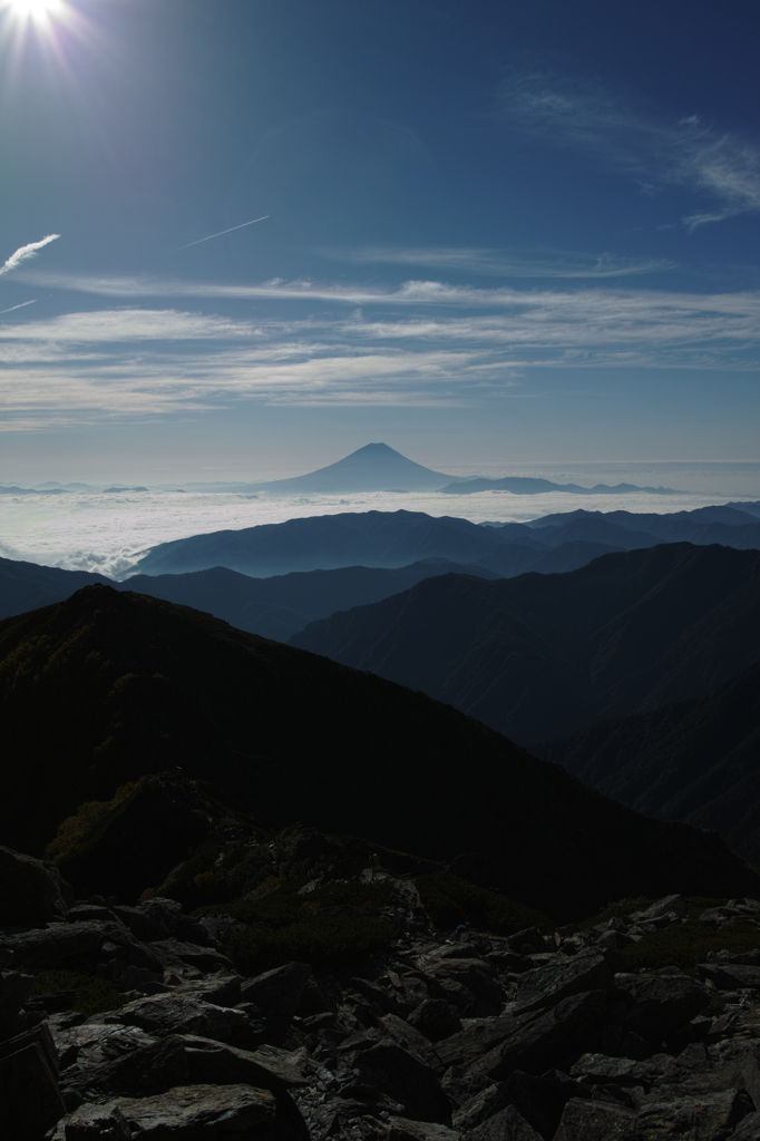 八本歯コルに至る道からの富士山