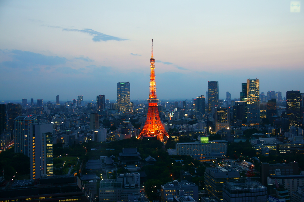 tokyo-tower nightfall