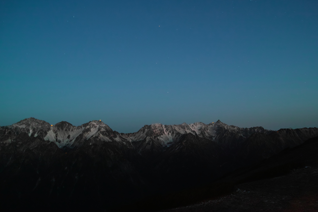 槍・穂高連峰　夜明け直前