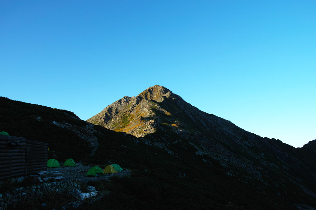 北岳山荘からの北岳（夕刻）