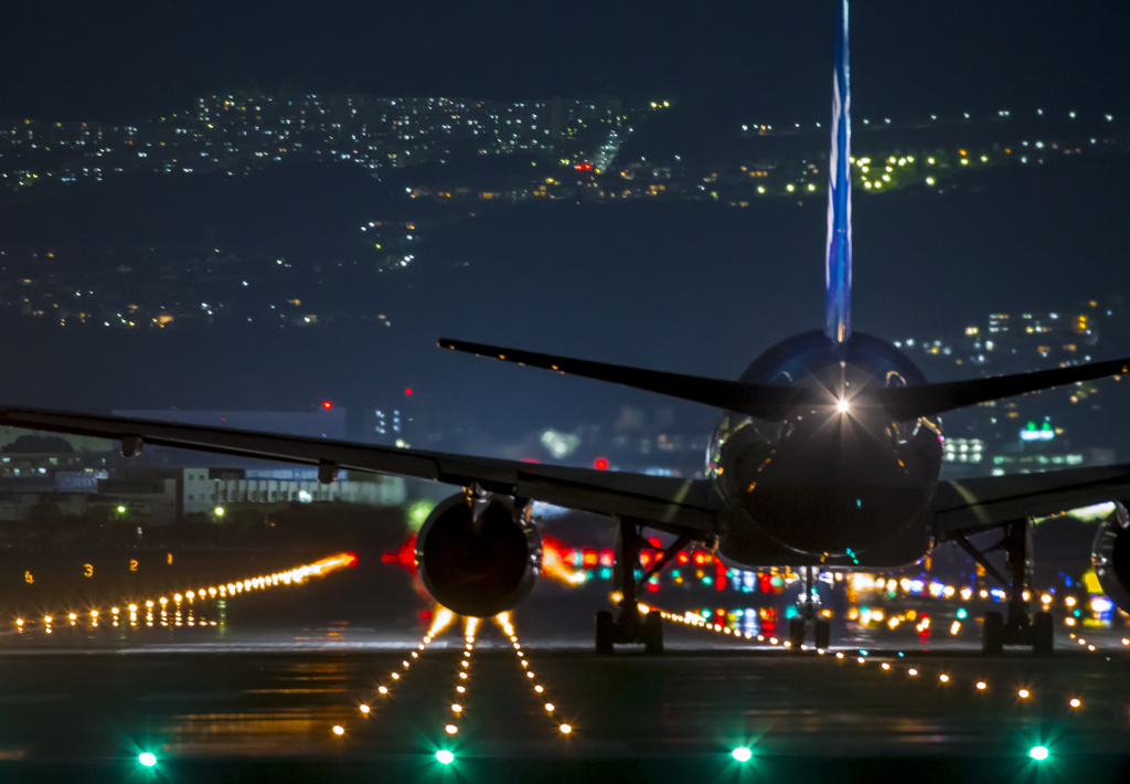 RUNWAY 32L@ITM