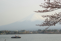 うっすら富士山。