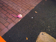 なんで風船すぐしぼんでしまうん？