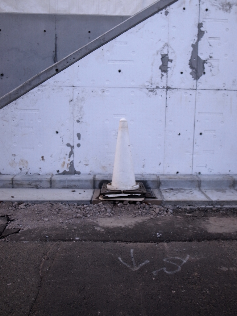 これコーン置く意味ないっしょ