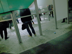 上はもくもく、下からたくさんの足、なーんだ