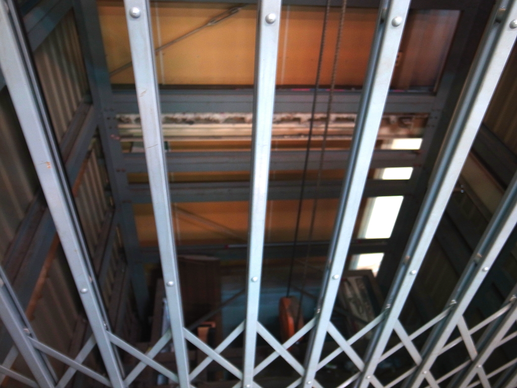 古ーいエレベーラー