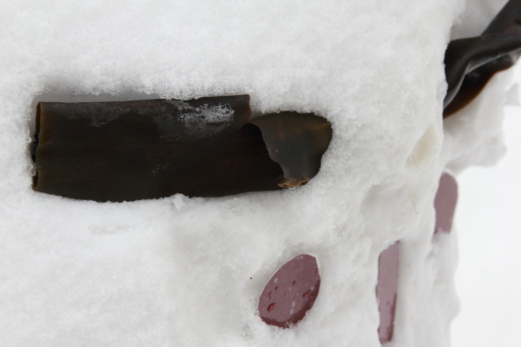 眉毛が昆布の雪だるま