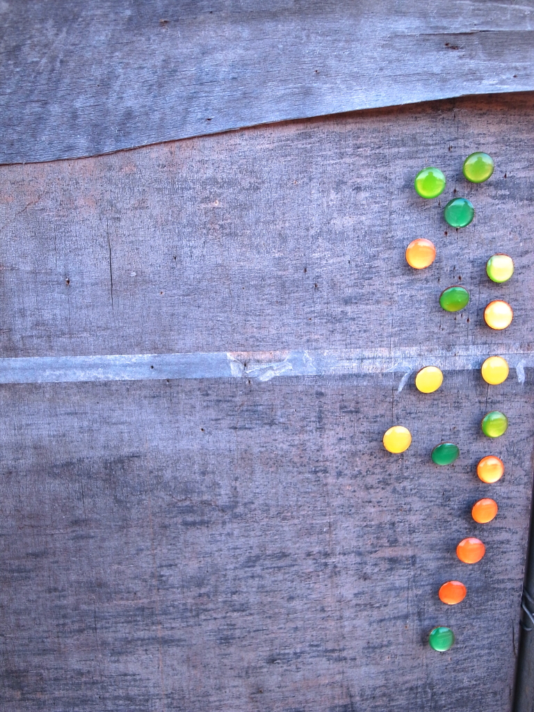 掲示物が無い時の画鋲の行方