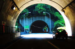 トンネルを抜けると、トンネルだった。