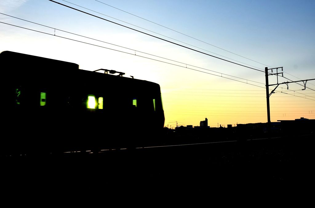 夕暮れ時の鉄道