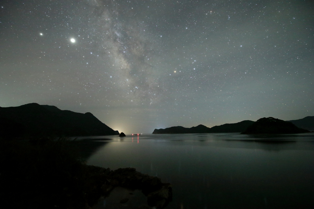 心落ち着く島の夜　四