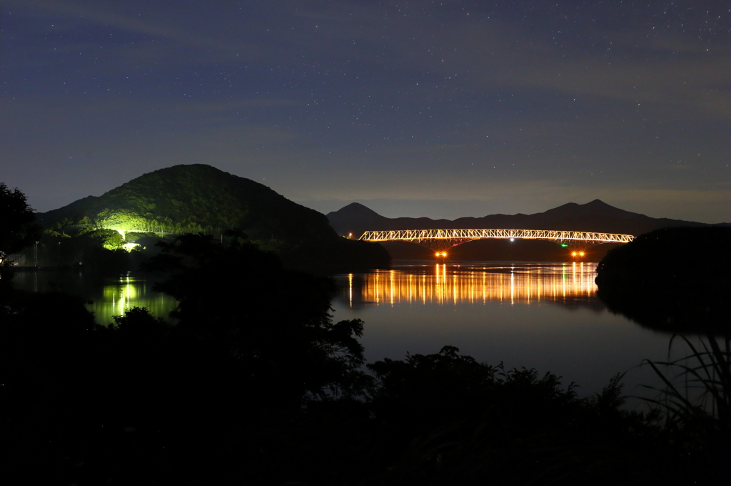 夜の大橋