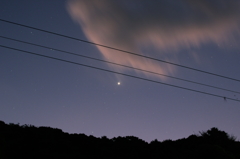 雲迫る明けの明星