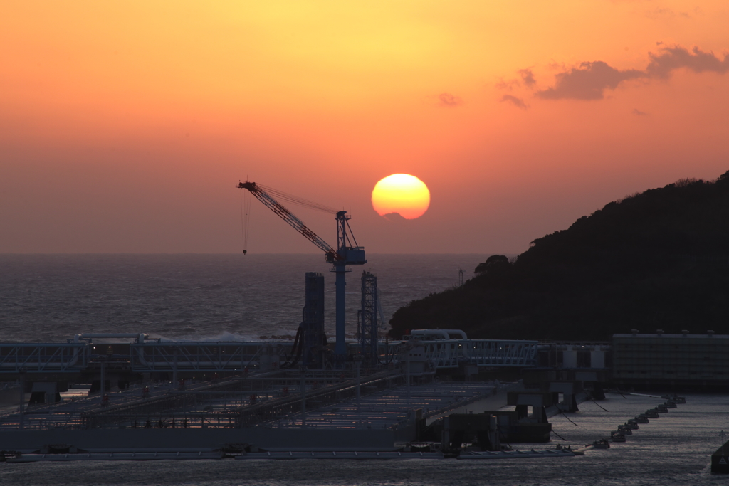 国家石油備蓄基地背後の夕陽