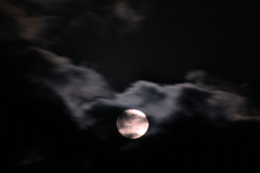 流れる雲をぬって