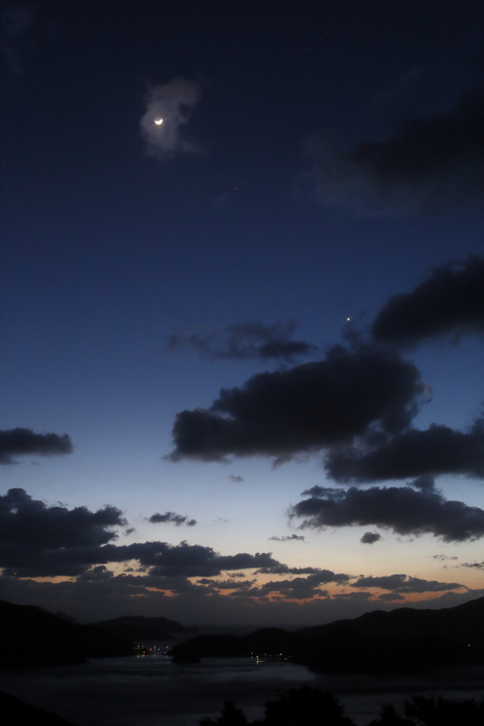 夕焼け雲とお月様　金星と火星も添えてます