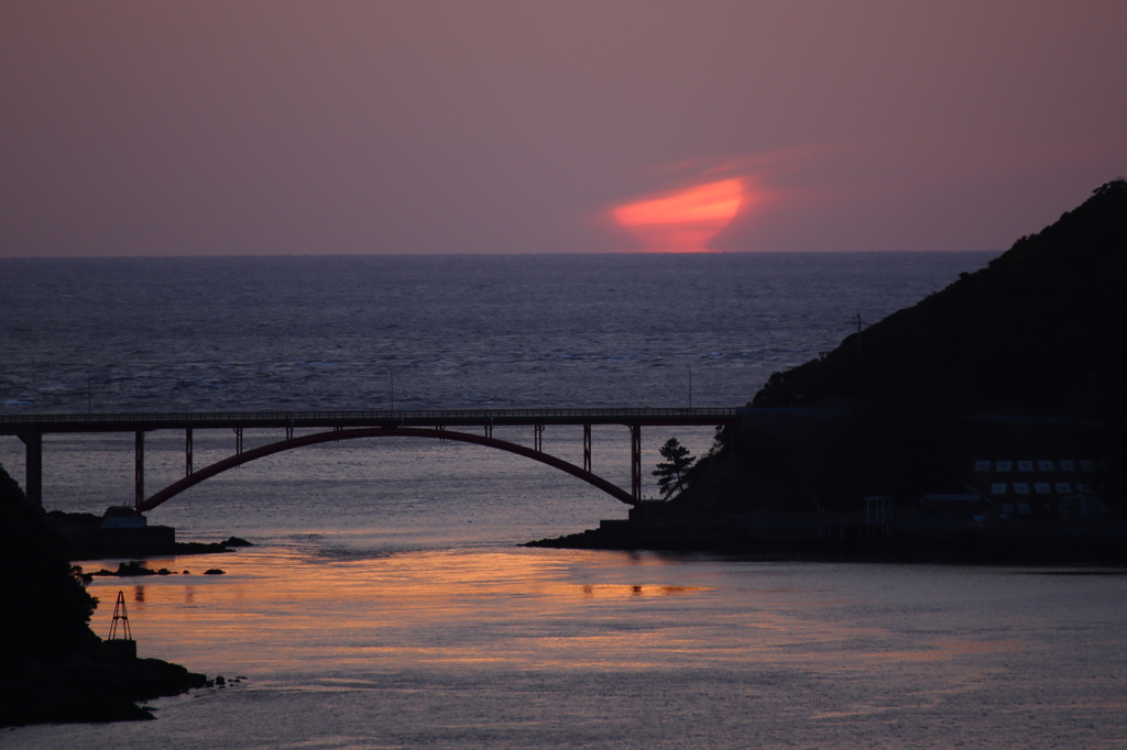 橋から旅立つ夕陽Ⅲ