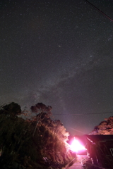 教会イルミと天の川