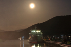 西の夕陽と東の十五夜　六