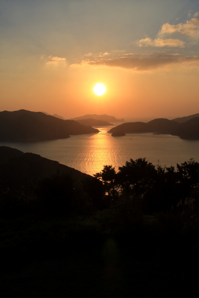 西の夕陽と東の十五夜　壱