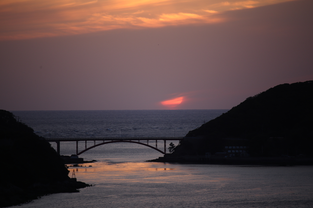 橋から旅立つ夕陽Ⅱ
