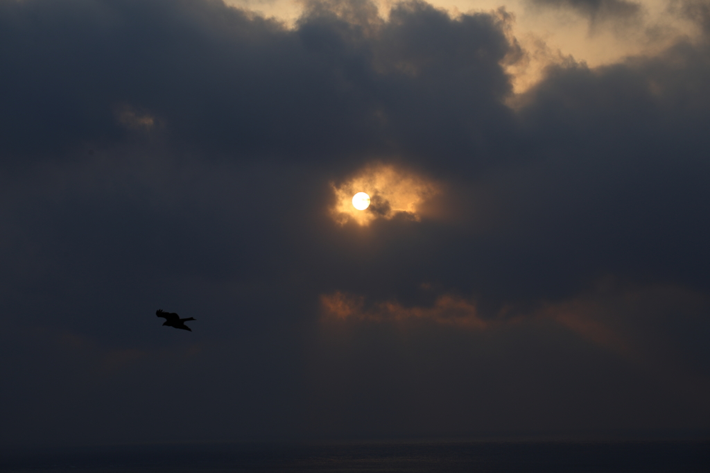 雲まみれの夕陽