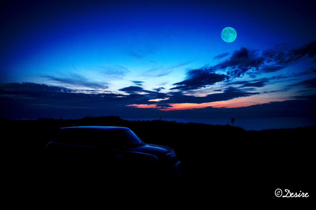MINIと月