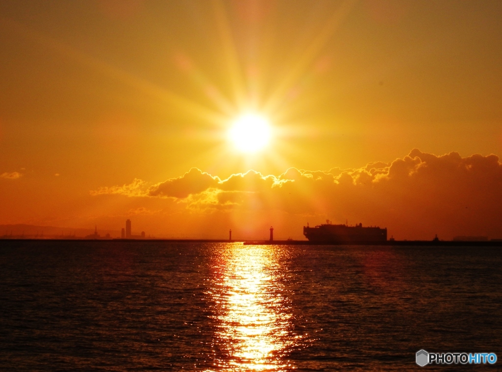 神戸港の朝陽