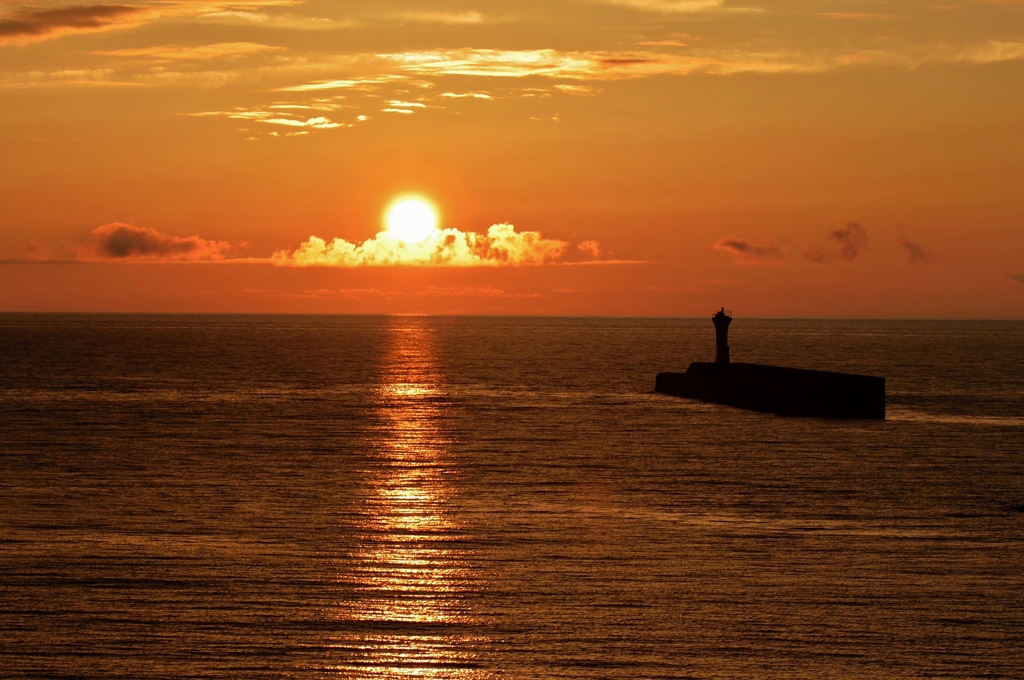 Setting sun on the cloud