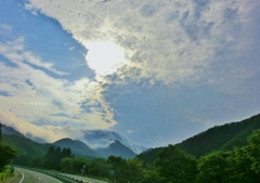 山越する雨雲