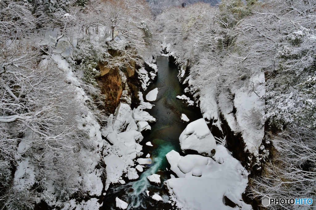 雪の渓谷