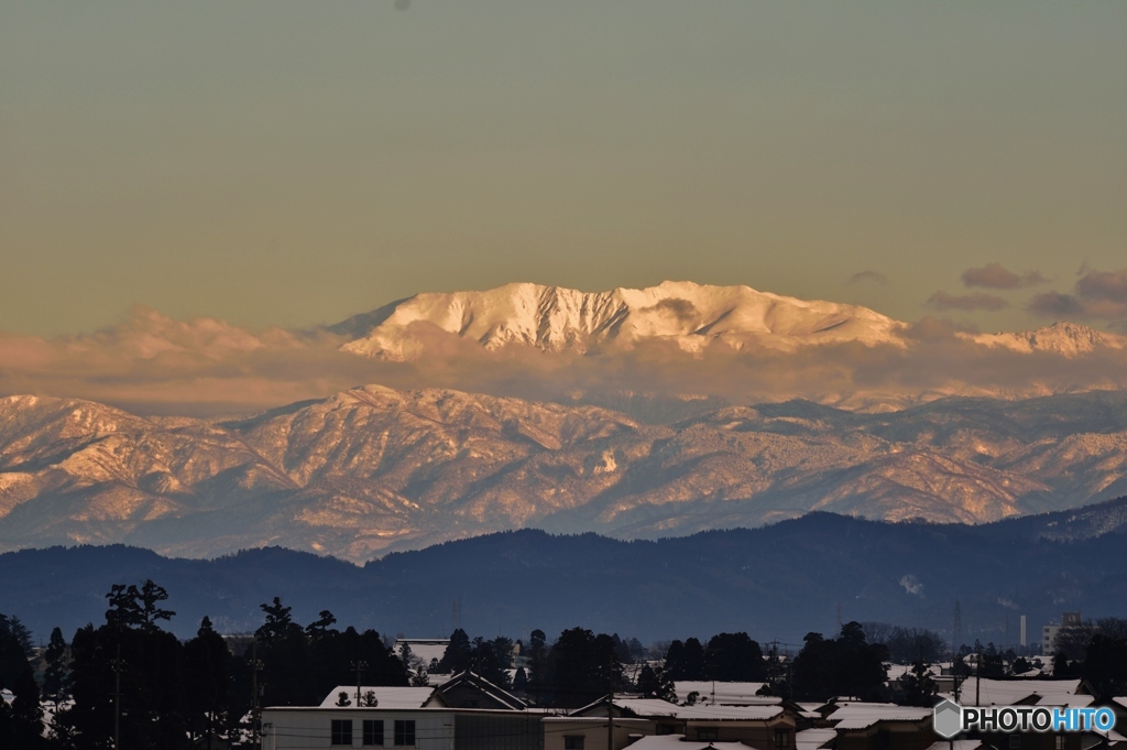 浮かぶ雪山