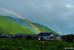 雨なのに虹