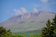 噴煙をあげる浅間山