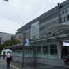 雨の日の博多駅