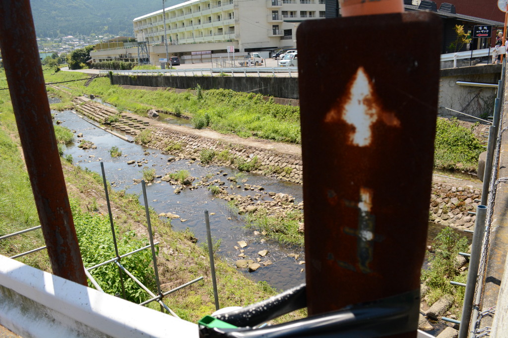 どこかの川そのに