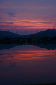 夕暮れ時の水鏡