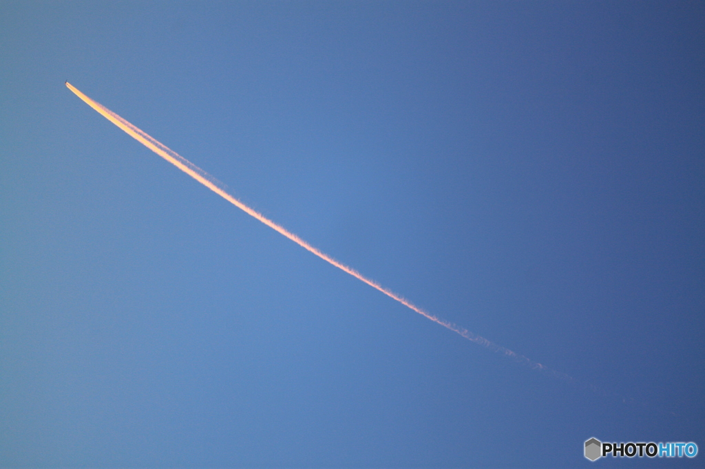 contrail　(飛行機雲）