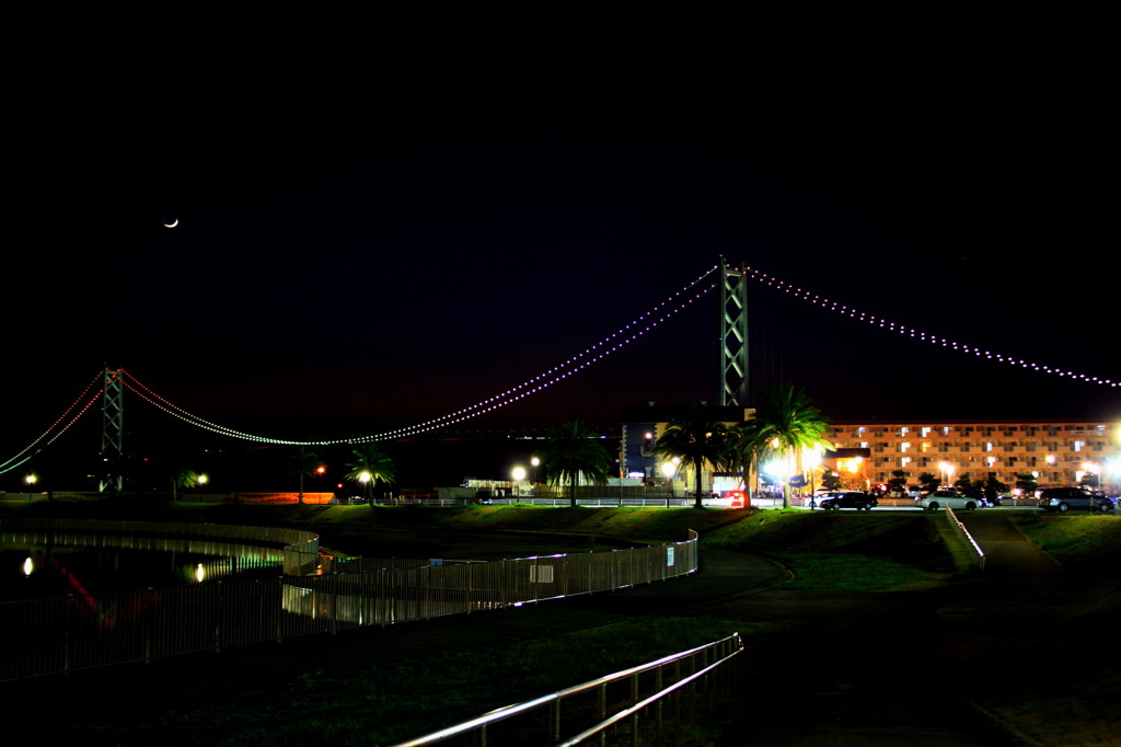 crescent　moon と　大橋