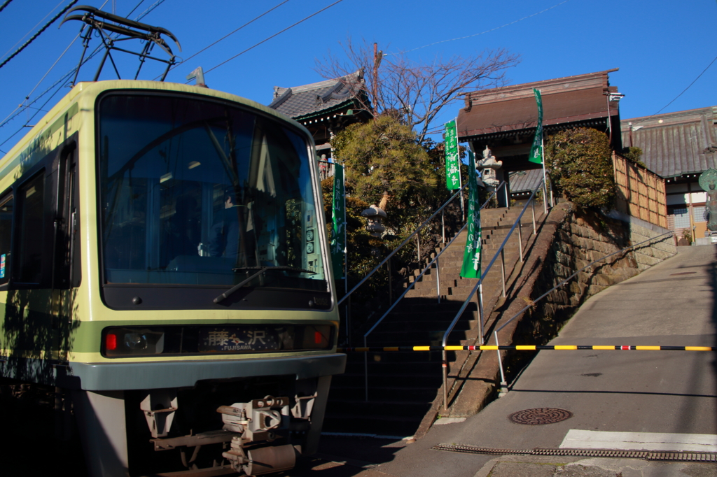 お寺だろうがお構いなし。