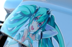 みっくみくに