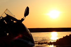 海と、バイクと、太陽と