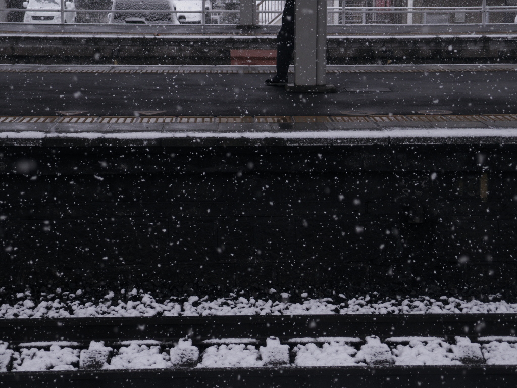 雪の降る駅１