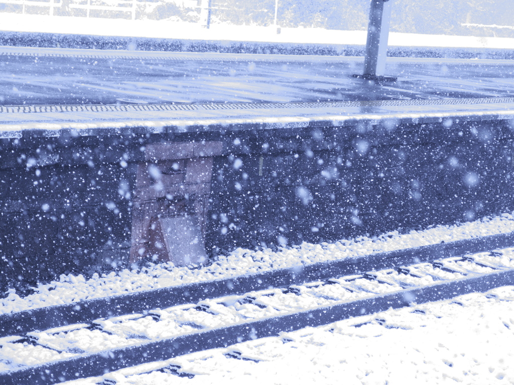 雪の降る駅２